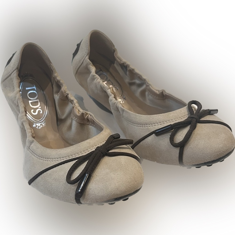 Tod’s Tan Suede Ballet Flats with Brown Bows